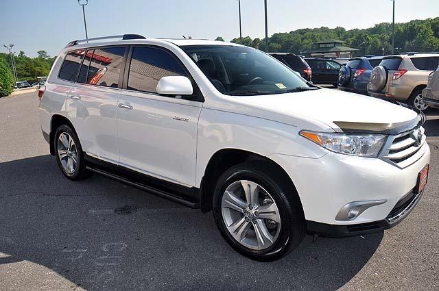 Selling My 2013 Toyota Highlander Limited AWD 4dr 